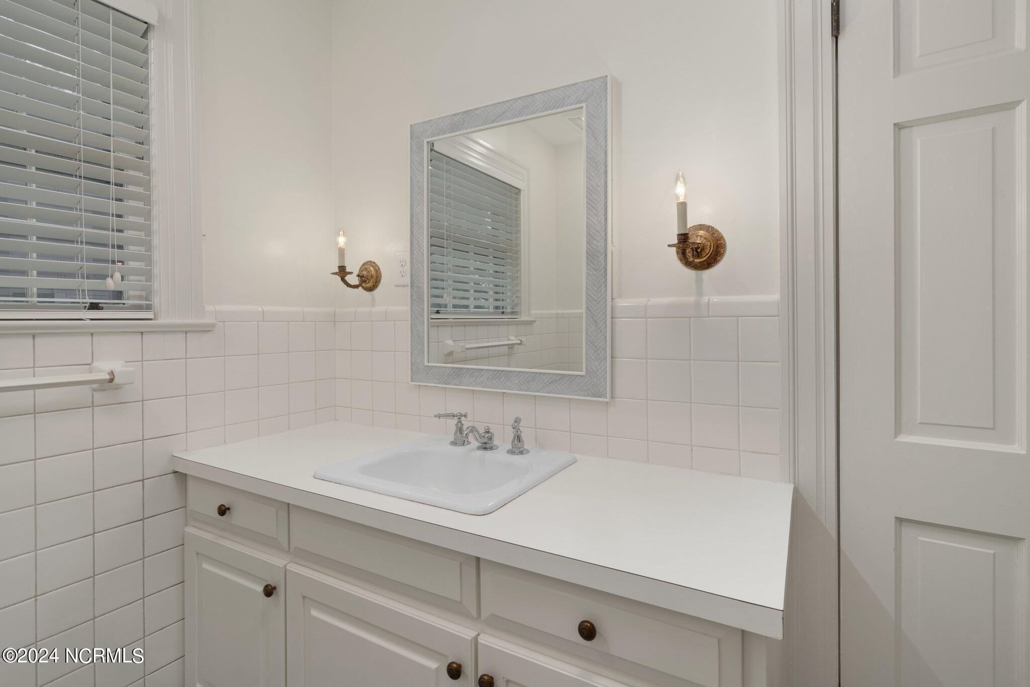 1014 Lafayette Avenue