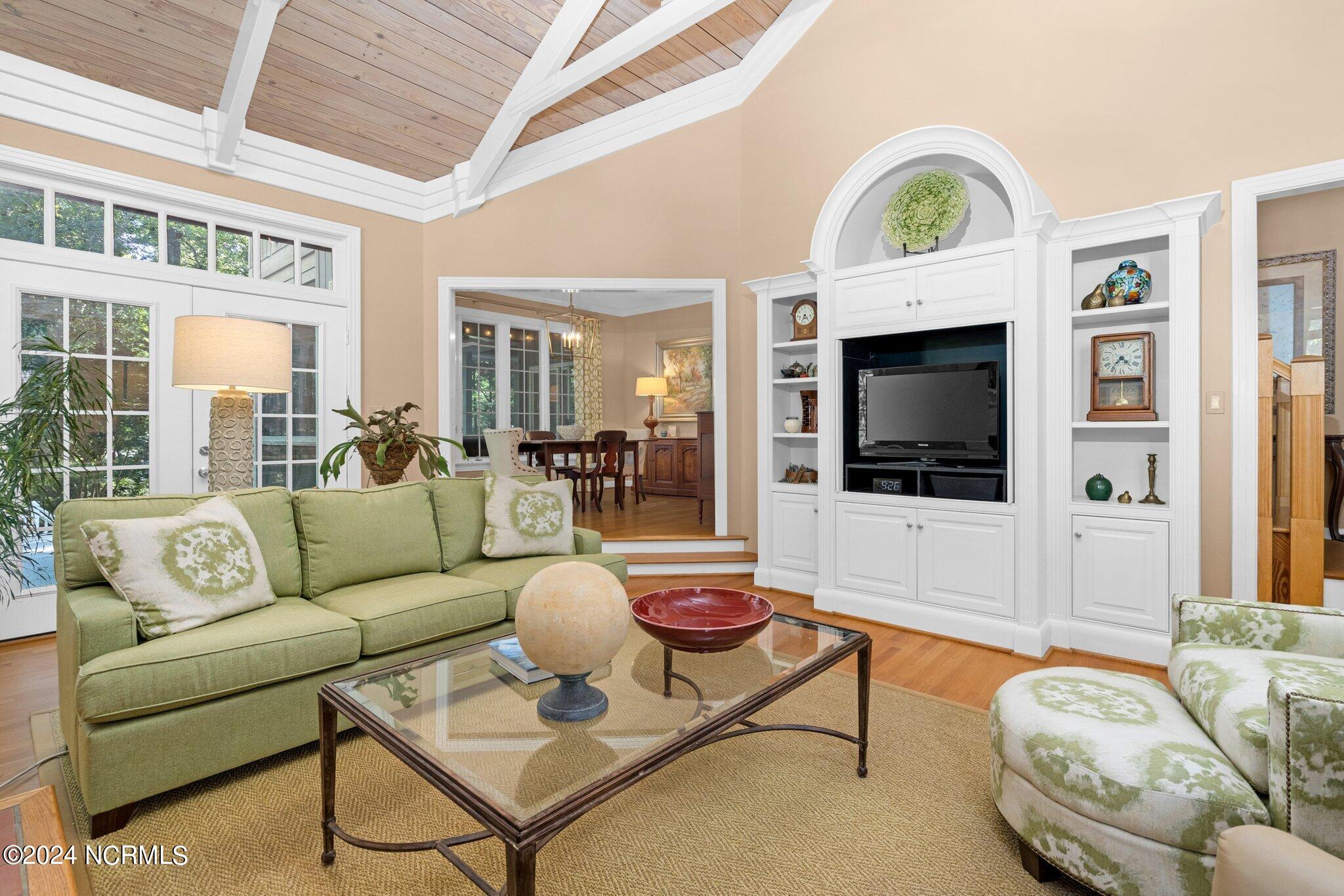 2128 Edinborough Road