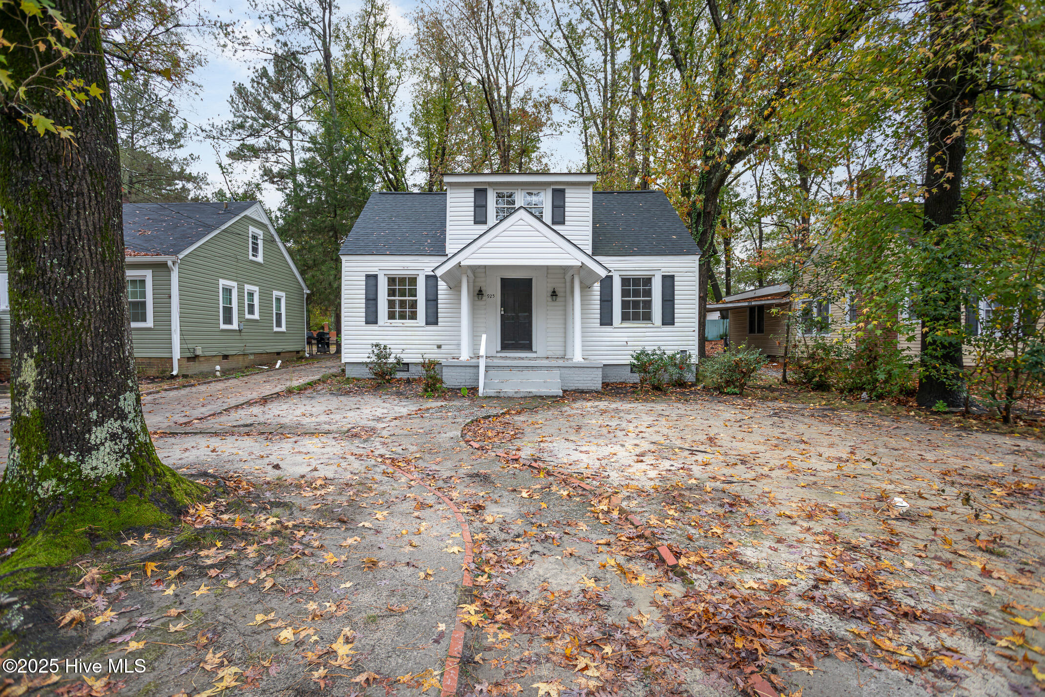 925 Redgate Avenue