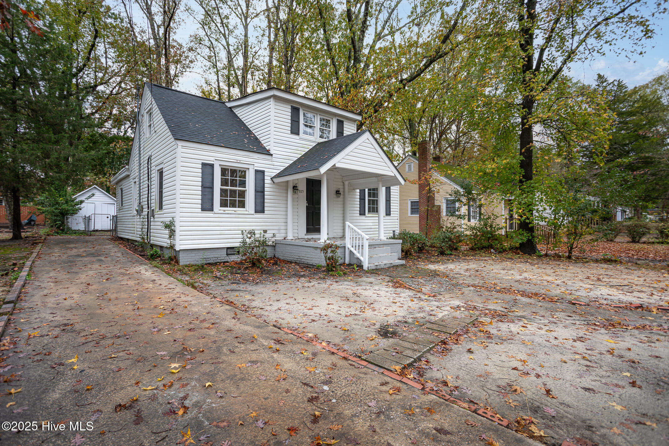 925 Redgate Avenue