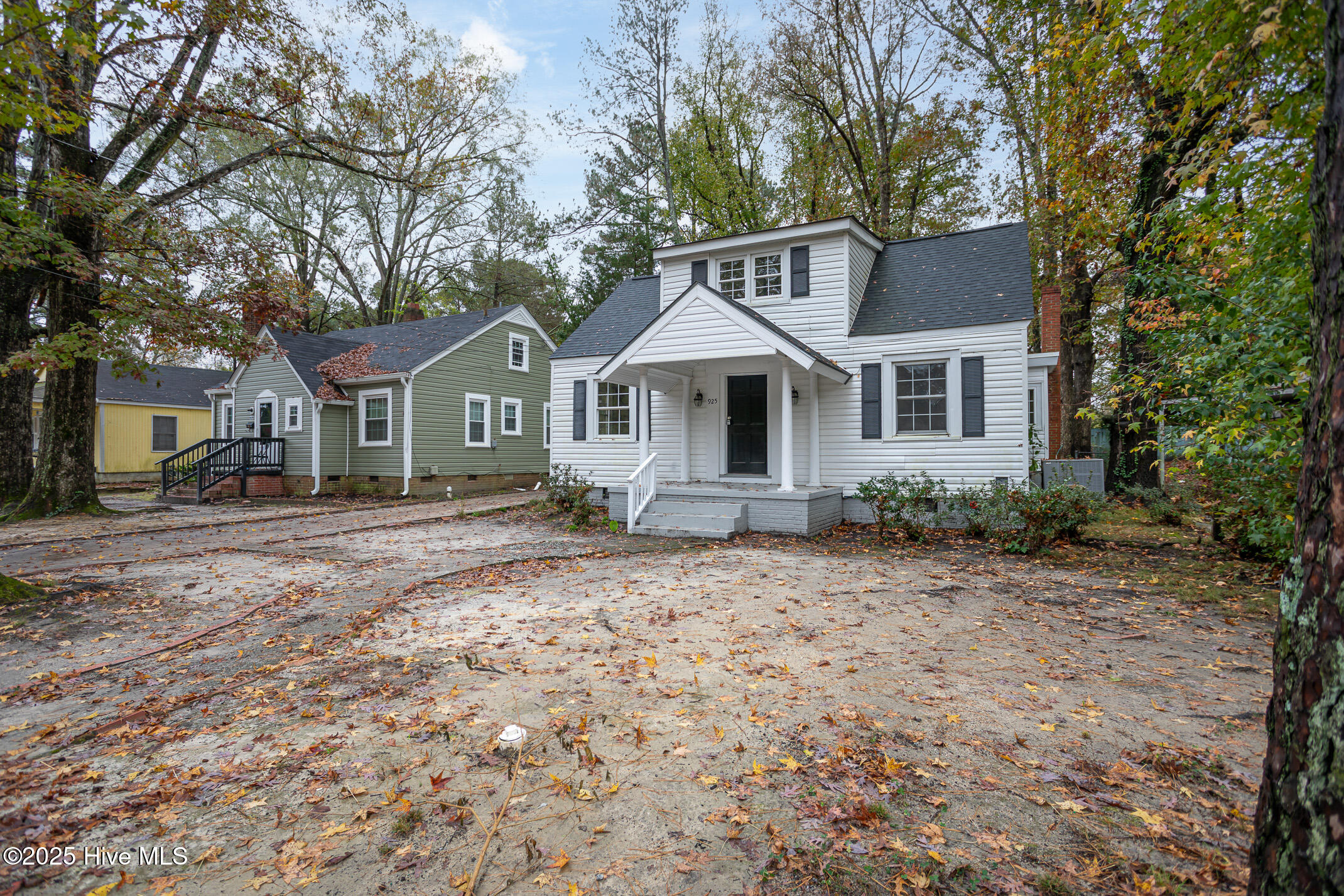 925 Redgate Avenue