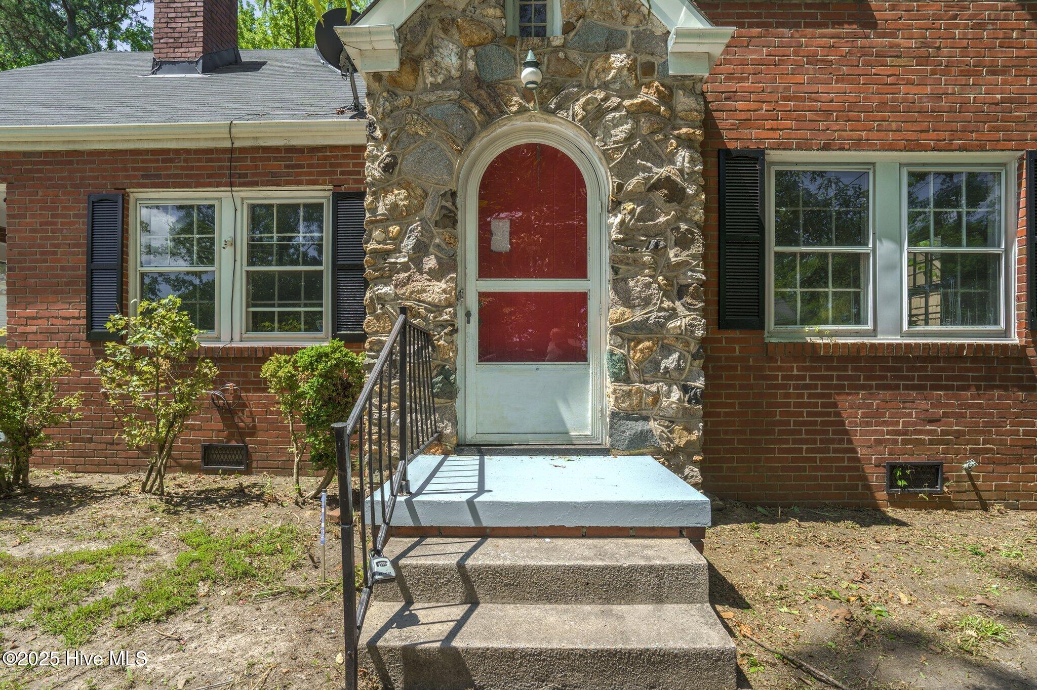 945 Sycamore Street