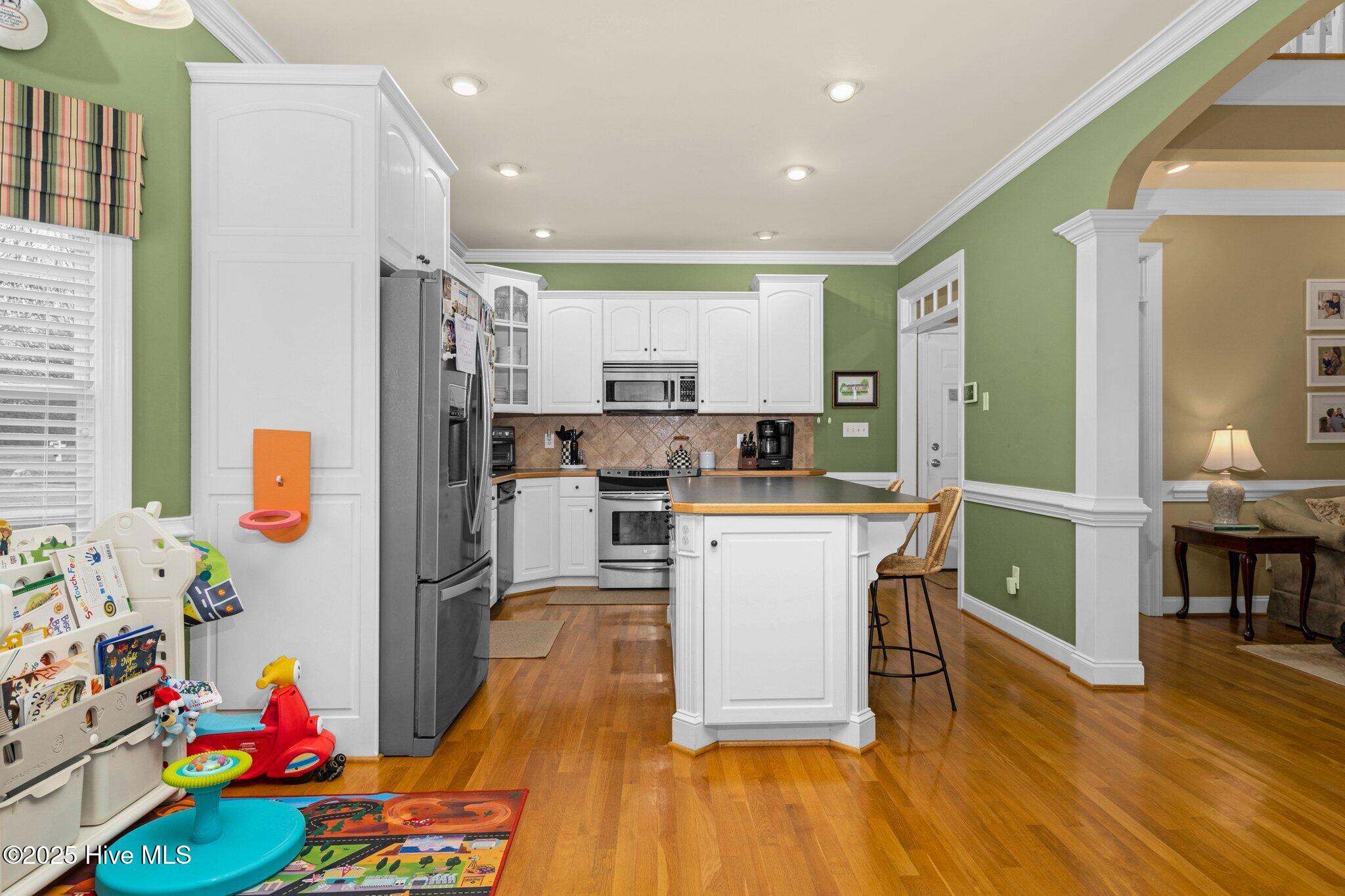 6489 Waters Edge Drive