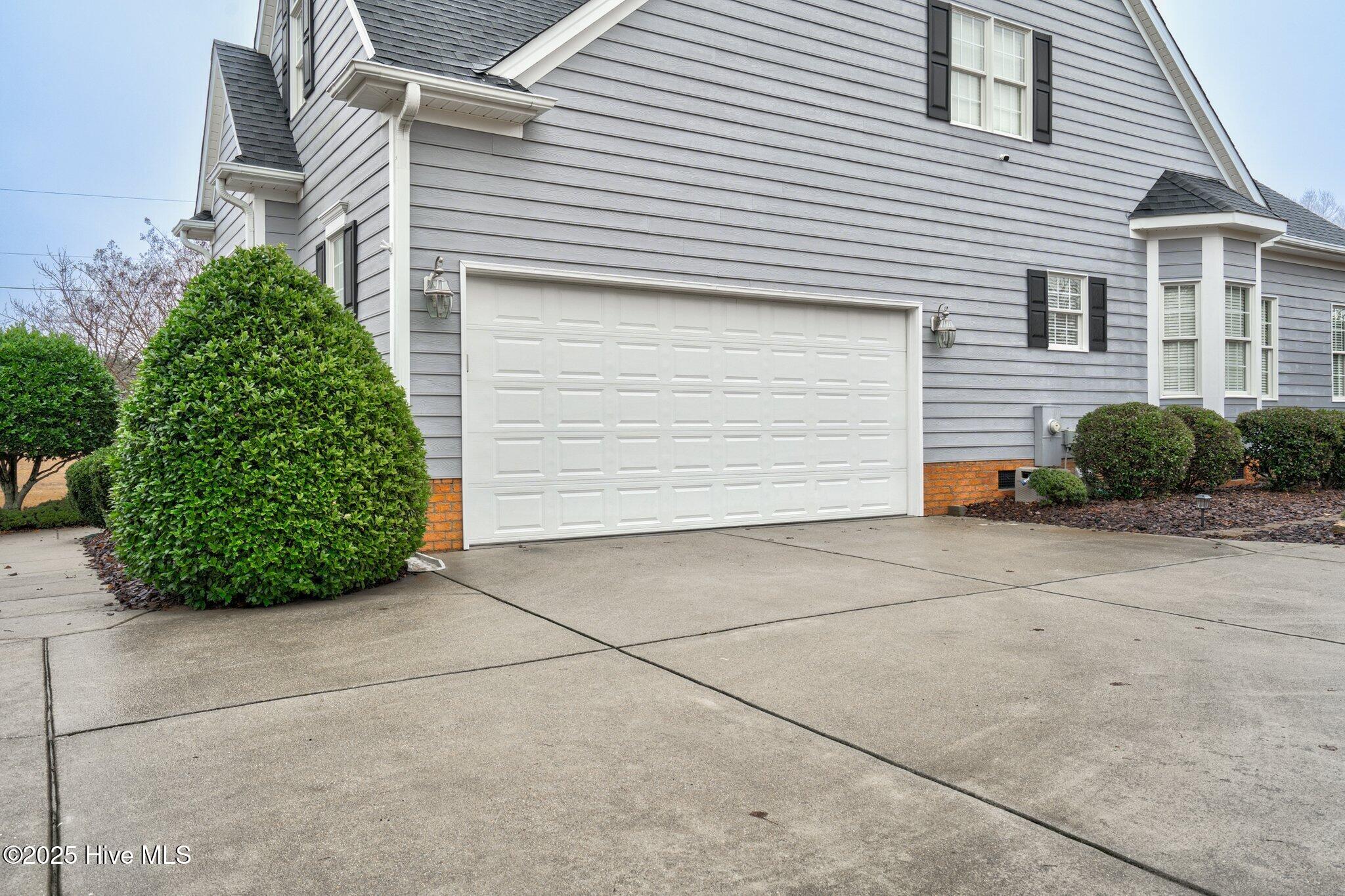 6489 Waters Edge Drive