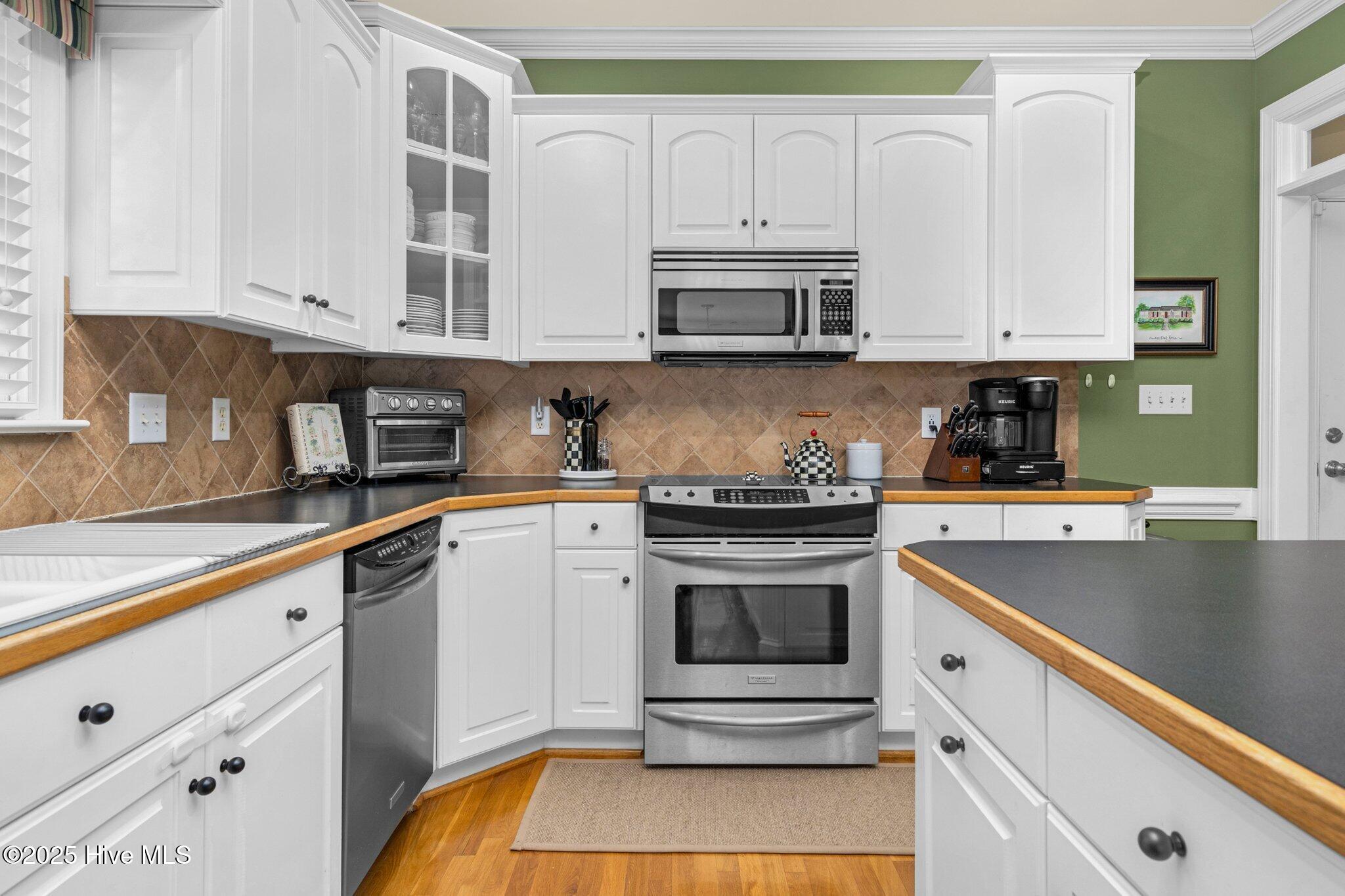 6489 Waters Edge Drive