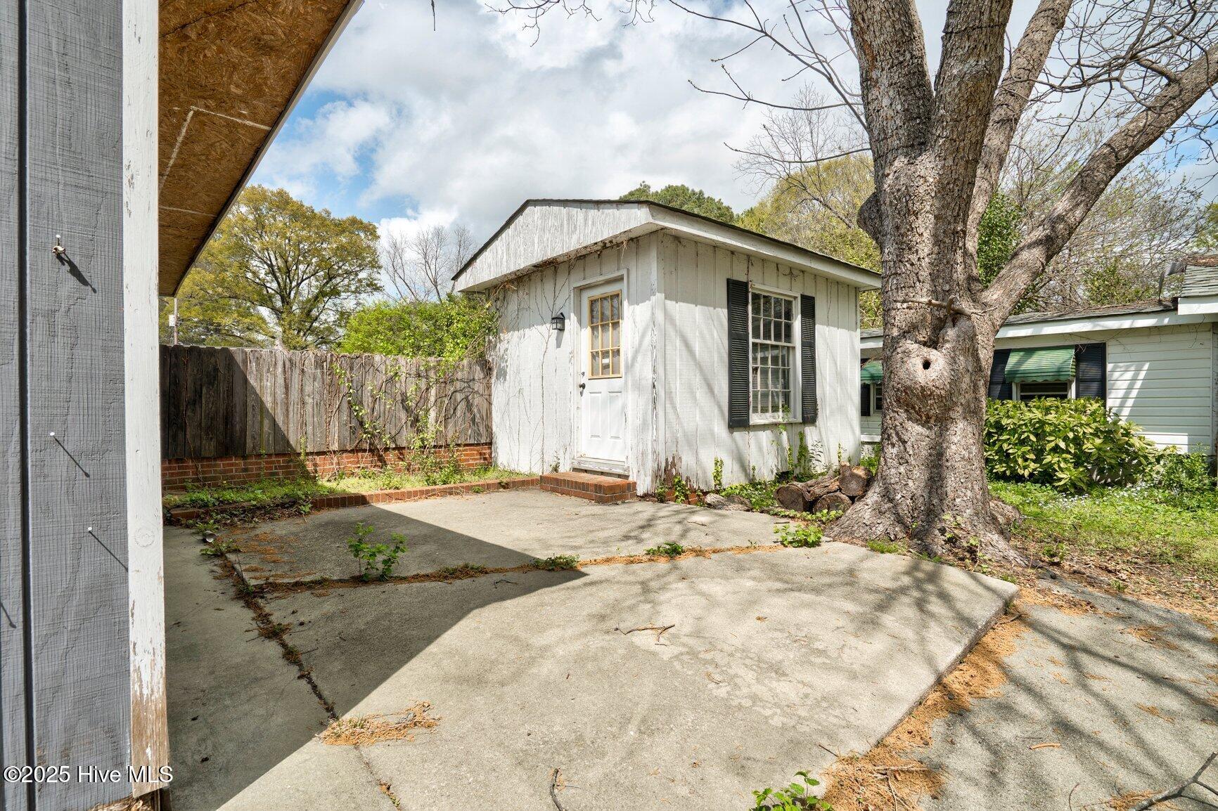 733 Falls Road