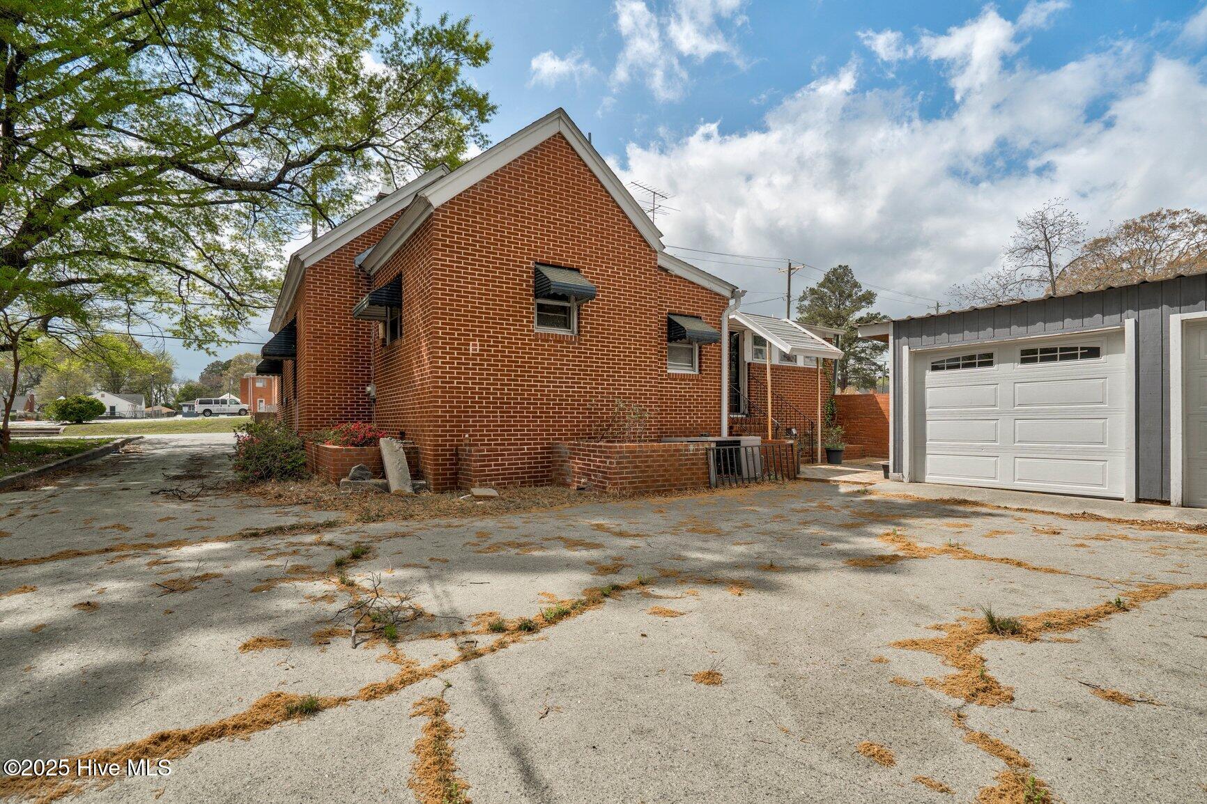 733 Falls Road