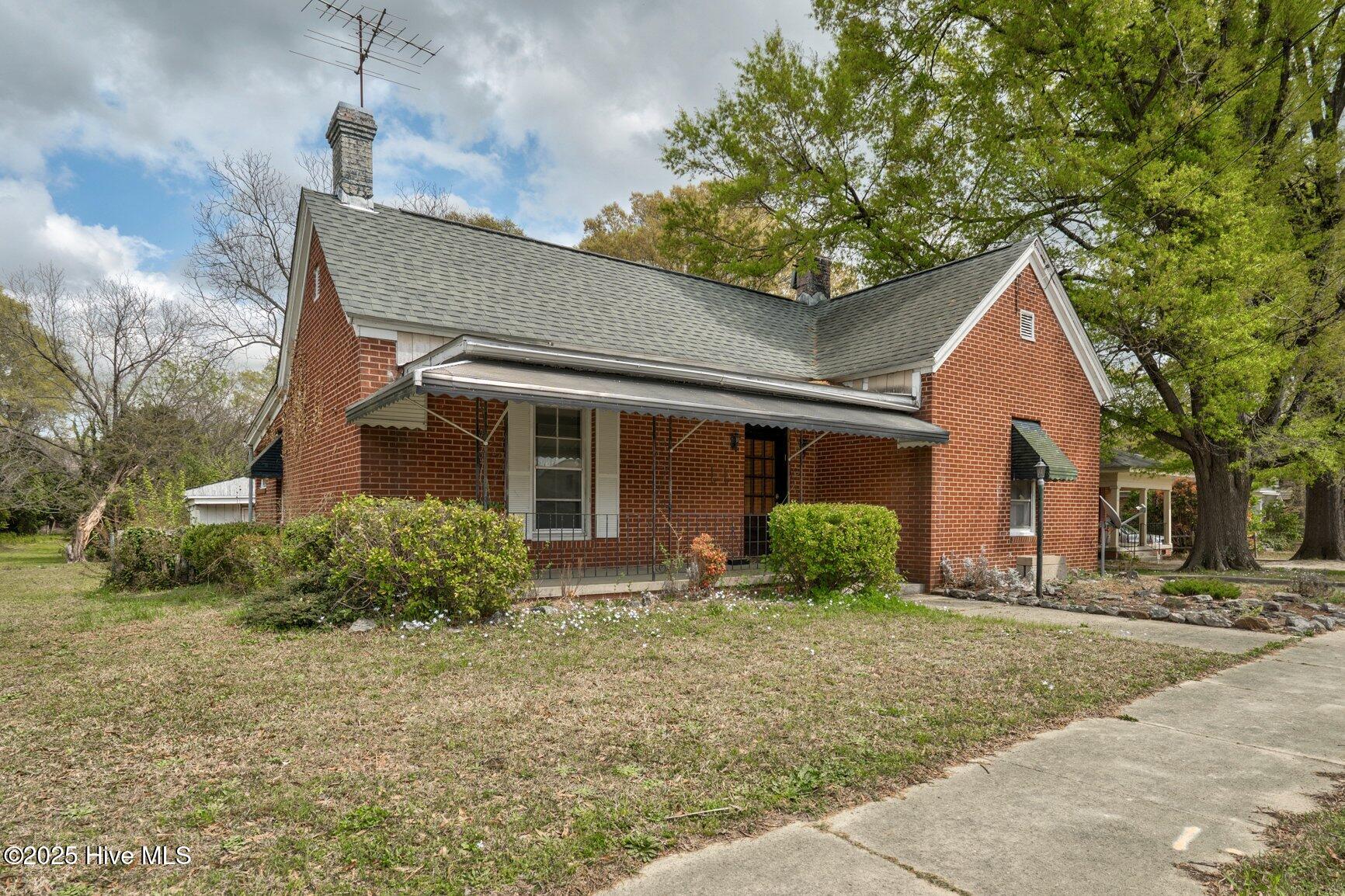 733 Falls Road