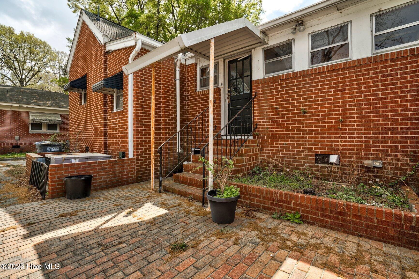 733 Falls Road