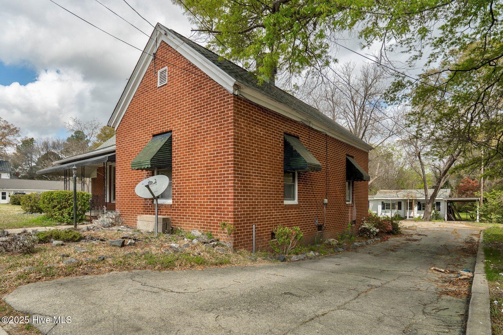 733 Falls Road