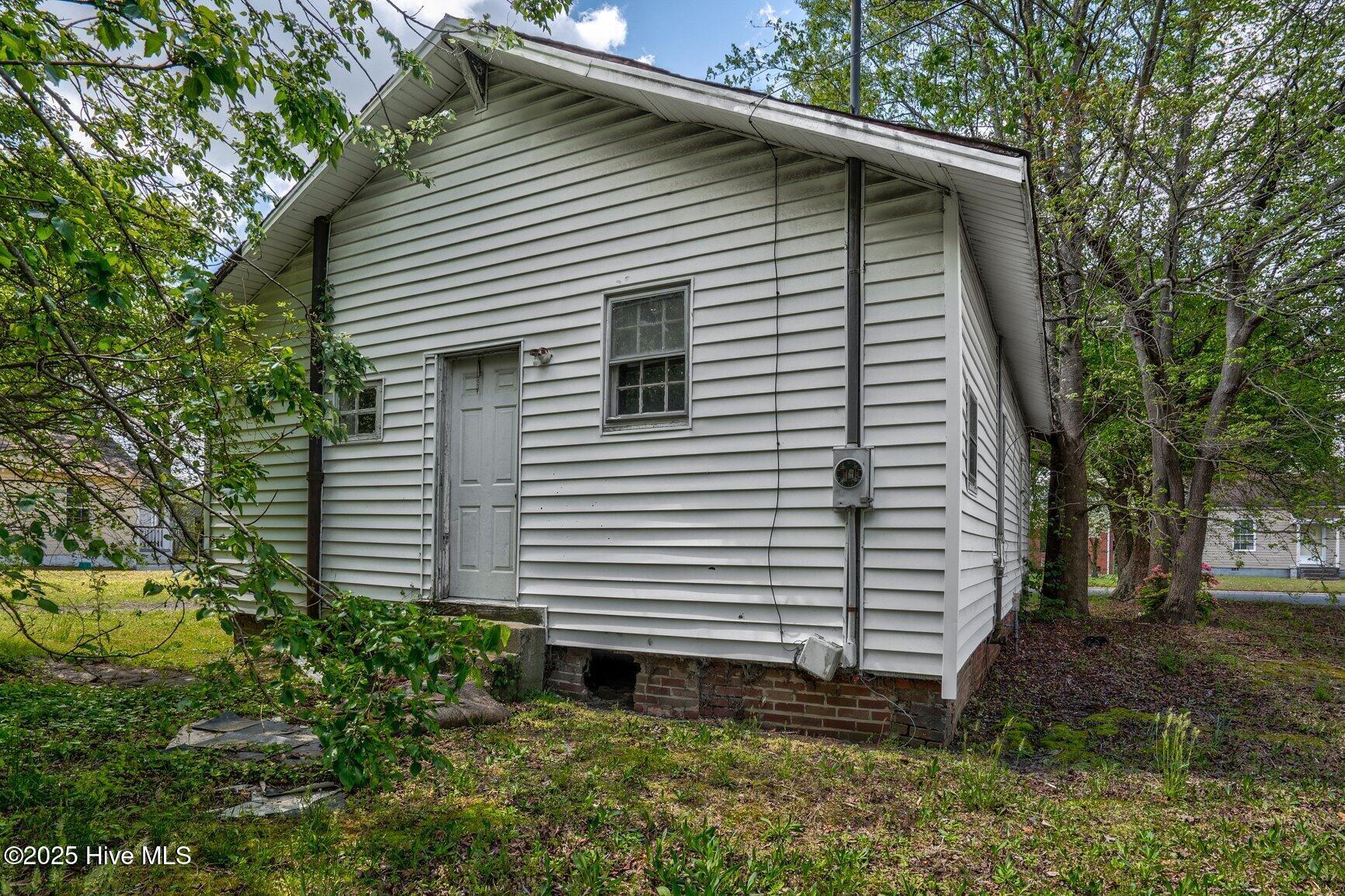 1609 Davis Street