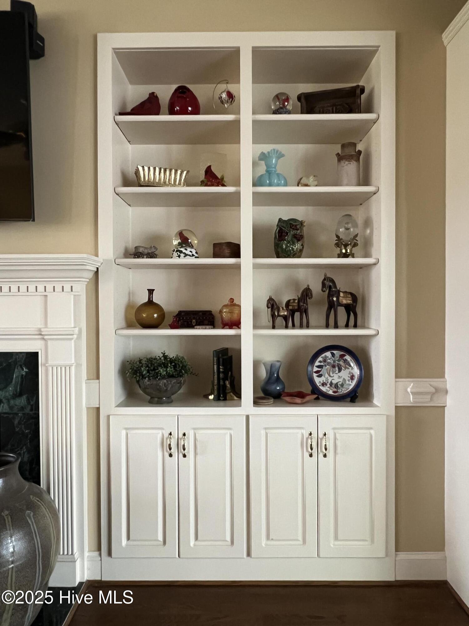 6392 Waters Edge Drive