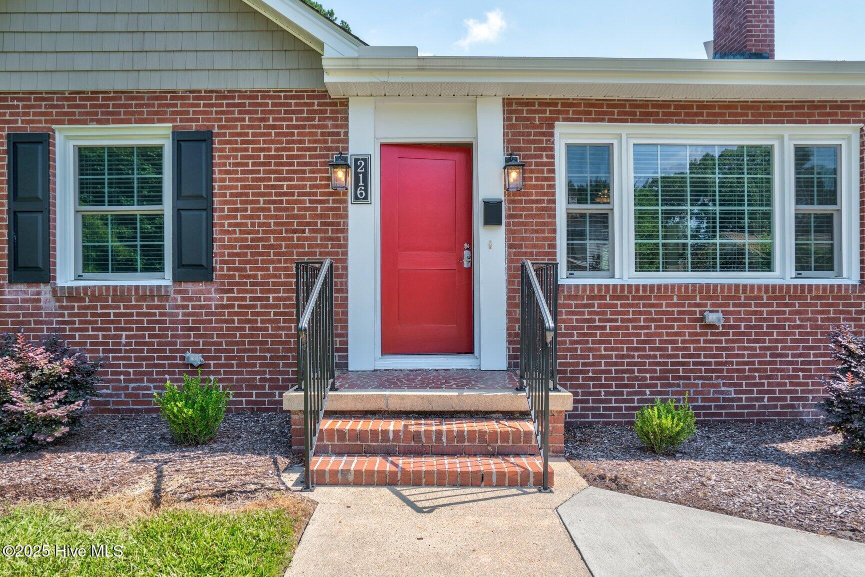 216 Whitfield Street