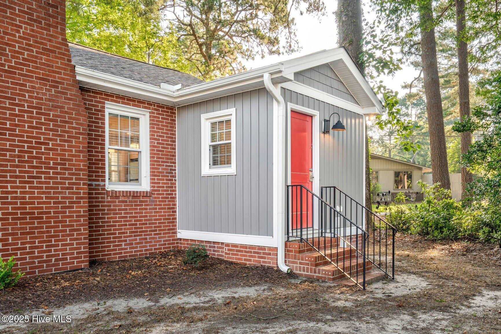 419 W Burnette Avenue