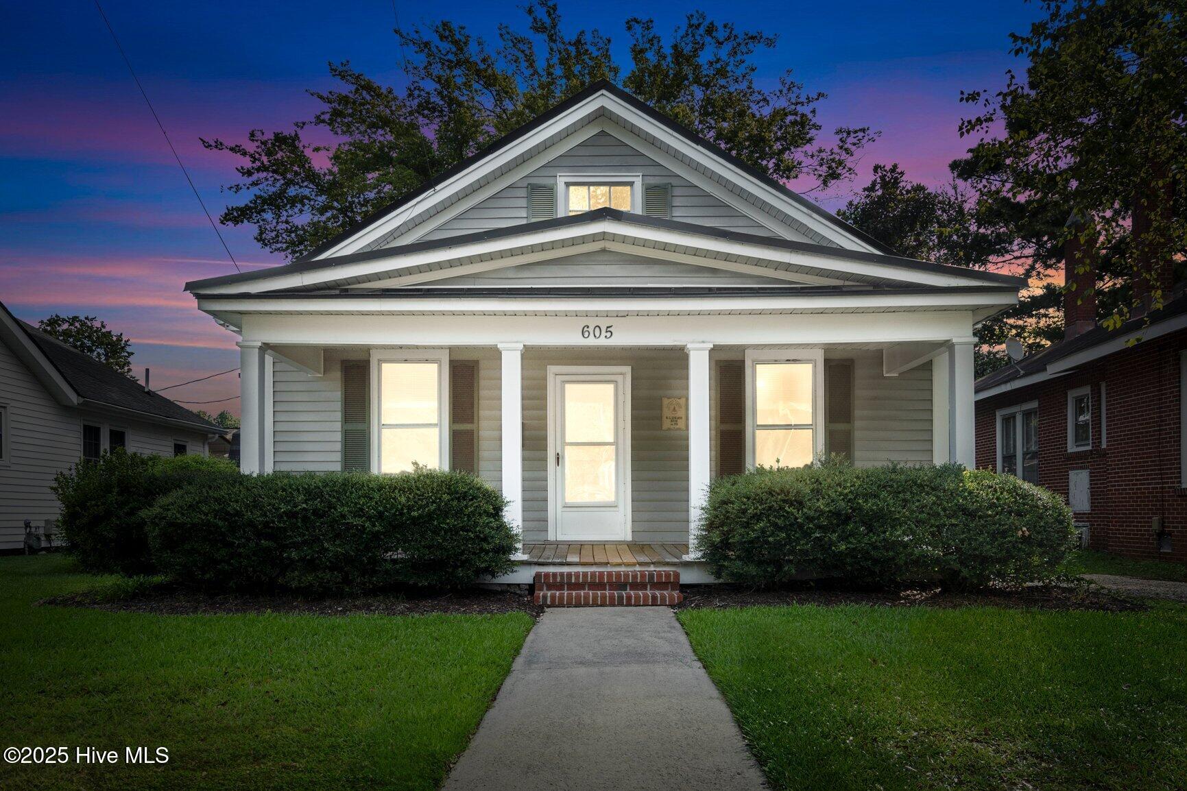605 St David Street
