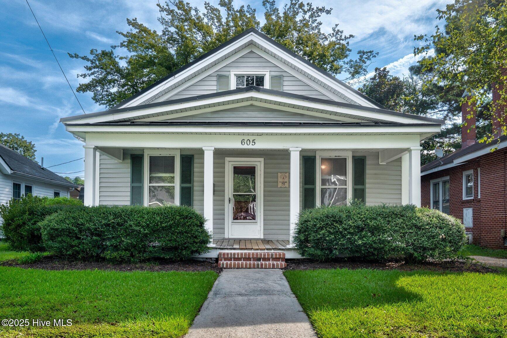 605 St David Street