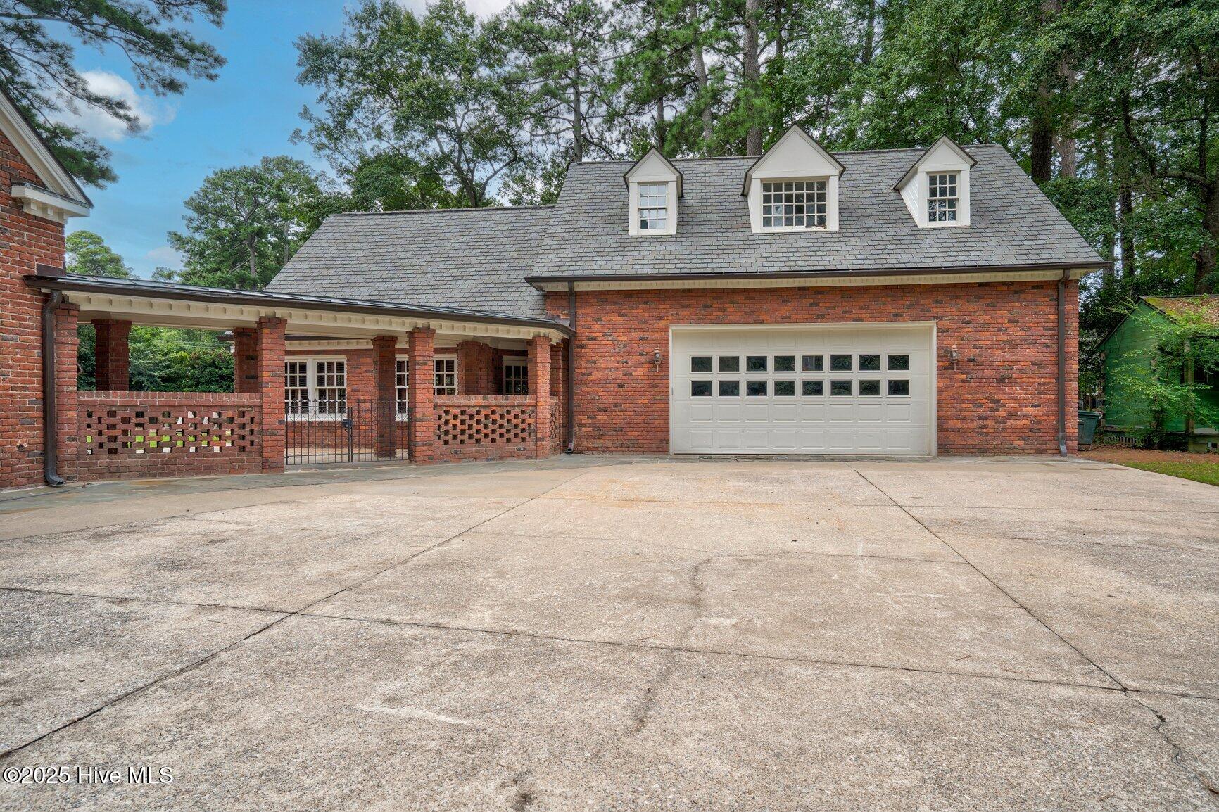 3811 Woodlawn Road