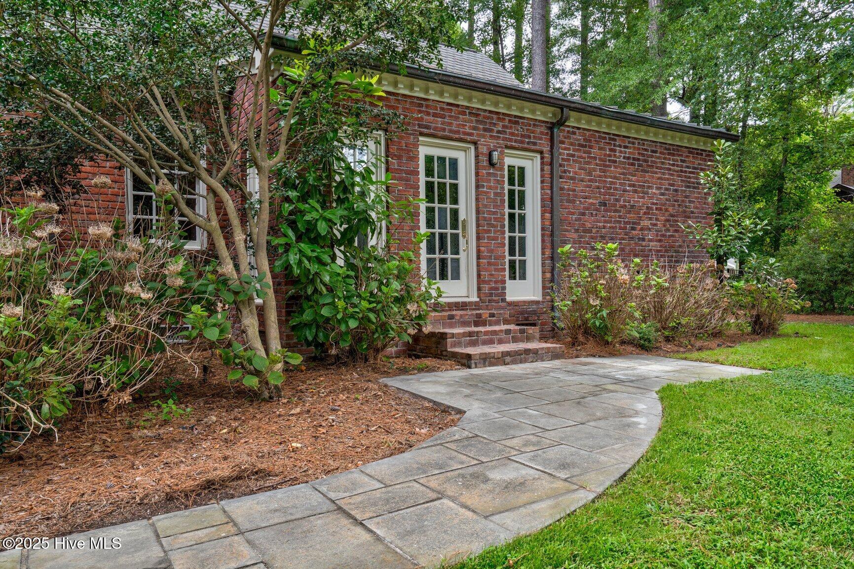 3811 Woodlawn Road
