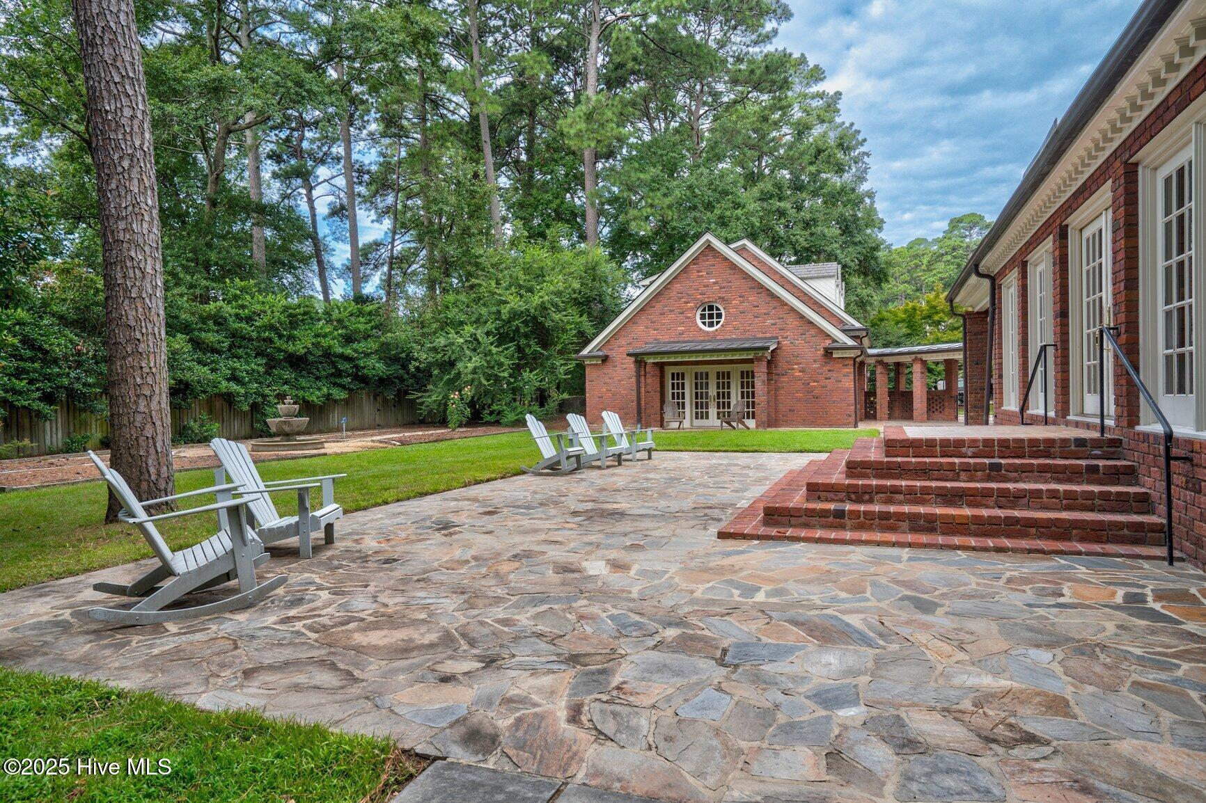 3811 Woodlawn Road
