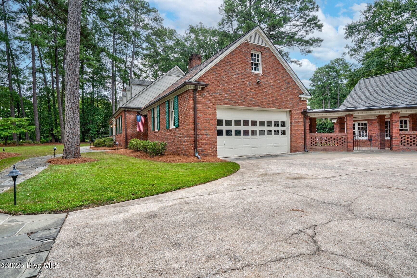 3811 Woodlawn Road