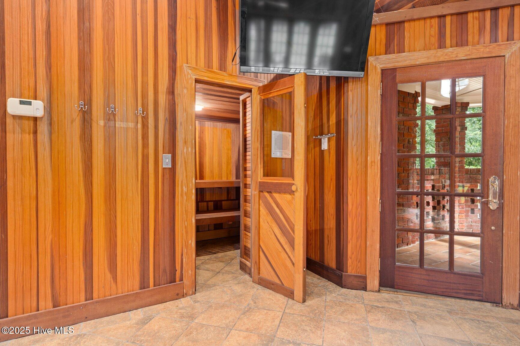 3811 Woodlawn Road