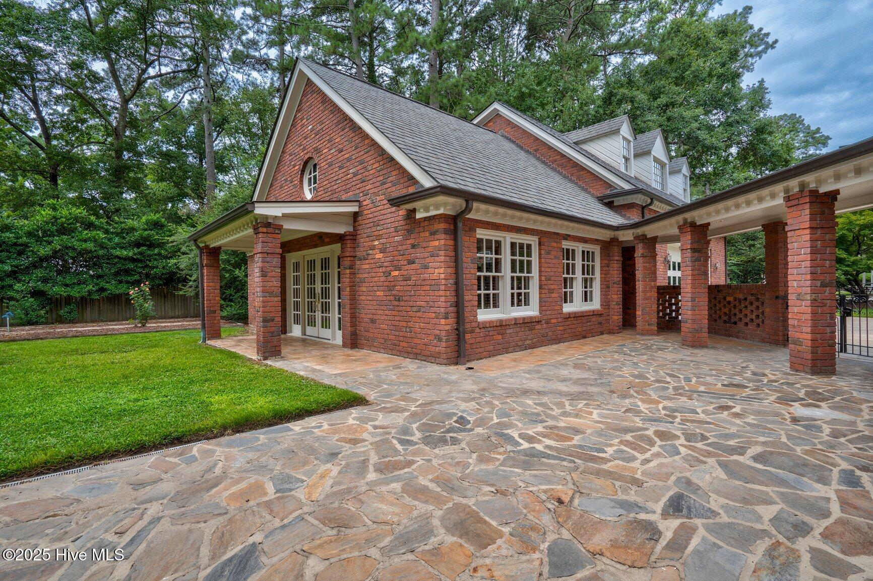 3811 Woodlawn Road