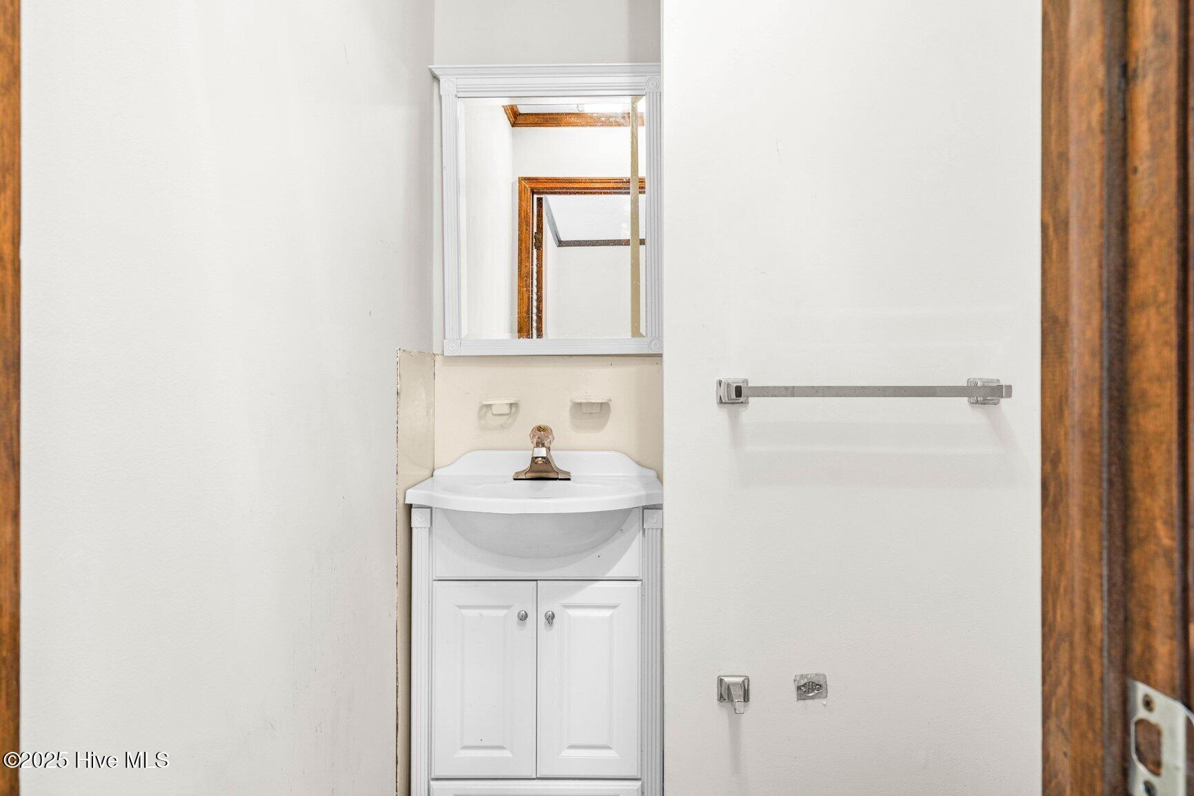 7100 Hunter Hill Road