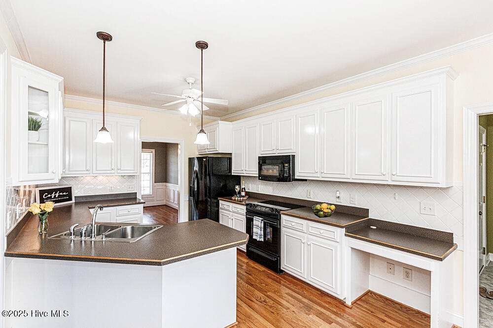 1565 Glen Eagles Court