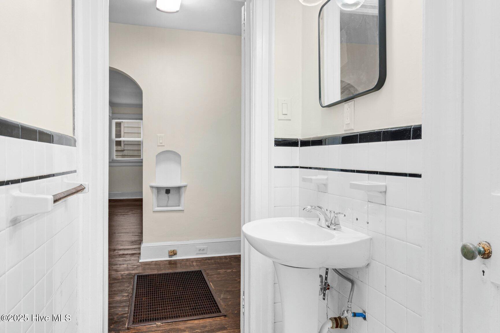 541 N Daughtry Street