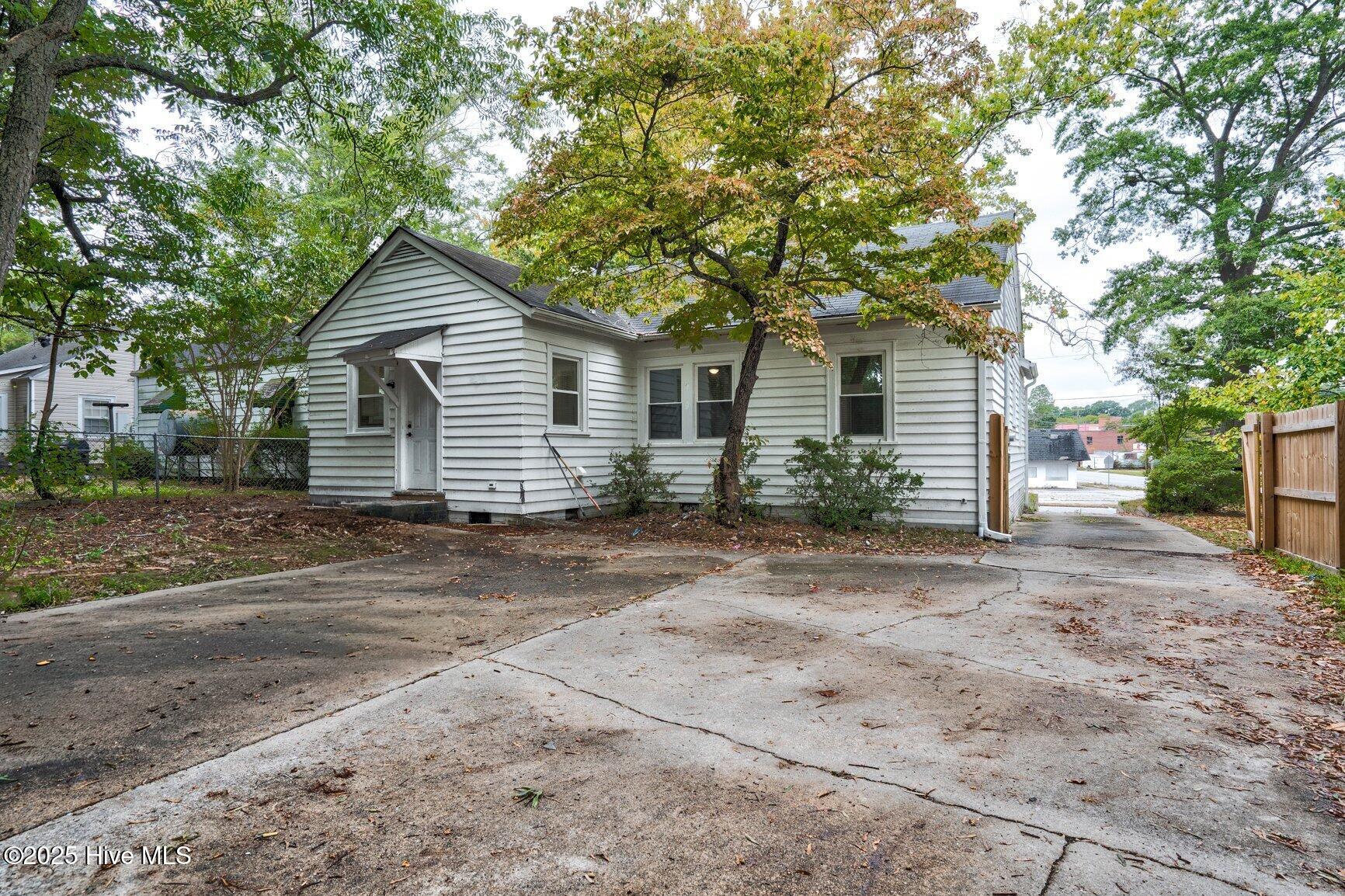541 N Daughtry Street