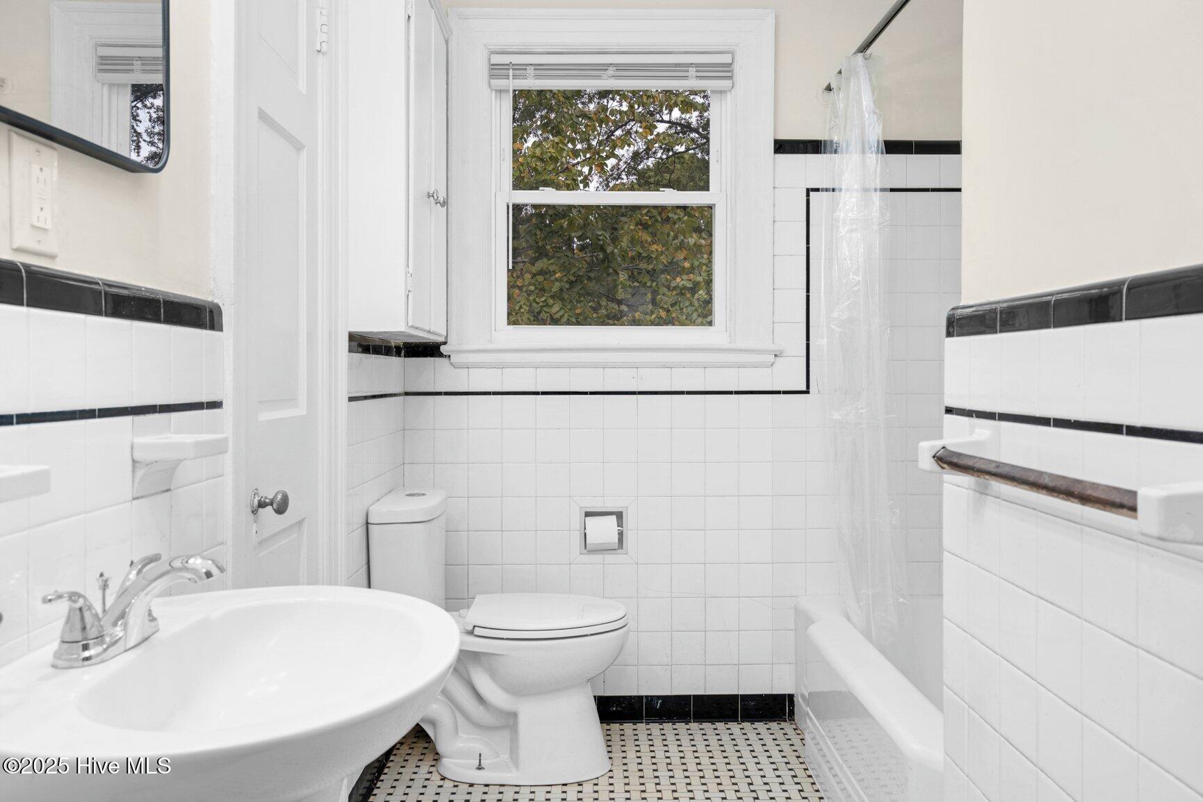 541 N Daughtry Street