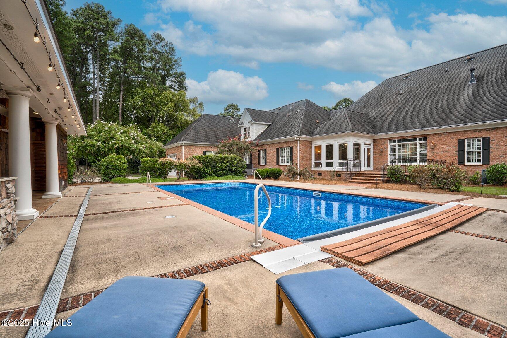 3821 Mansfield Drive