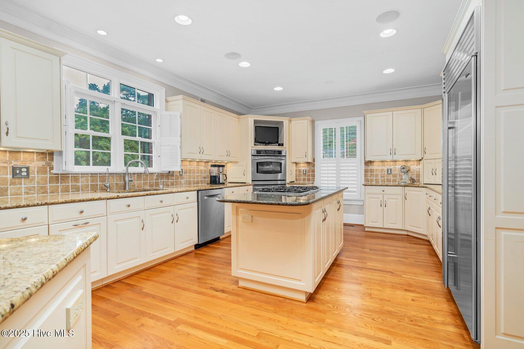 3821 Mansfield Drive