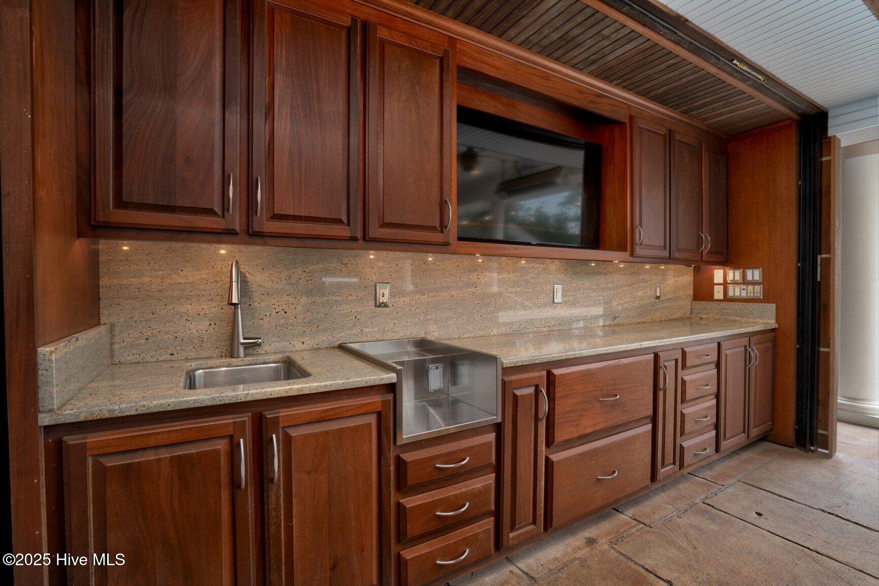 3821 Mansfield Drive