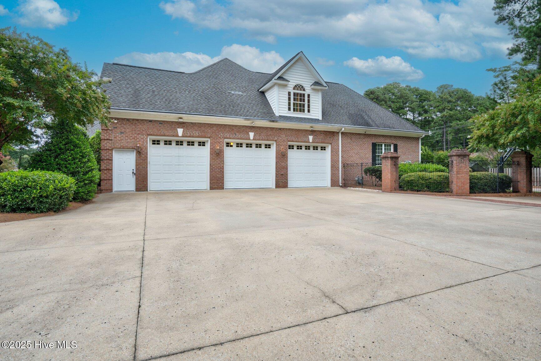 3821 Mansfield Drive