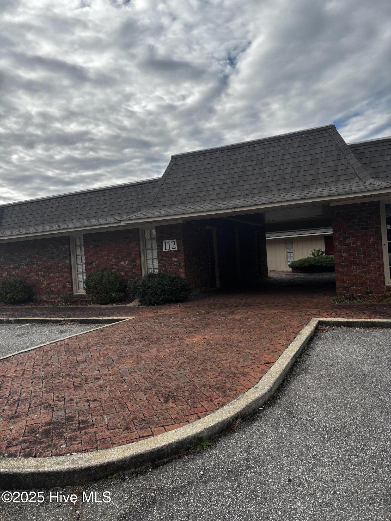 112 N Circle Drive