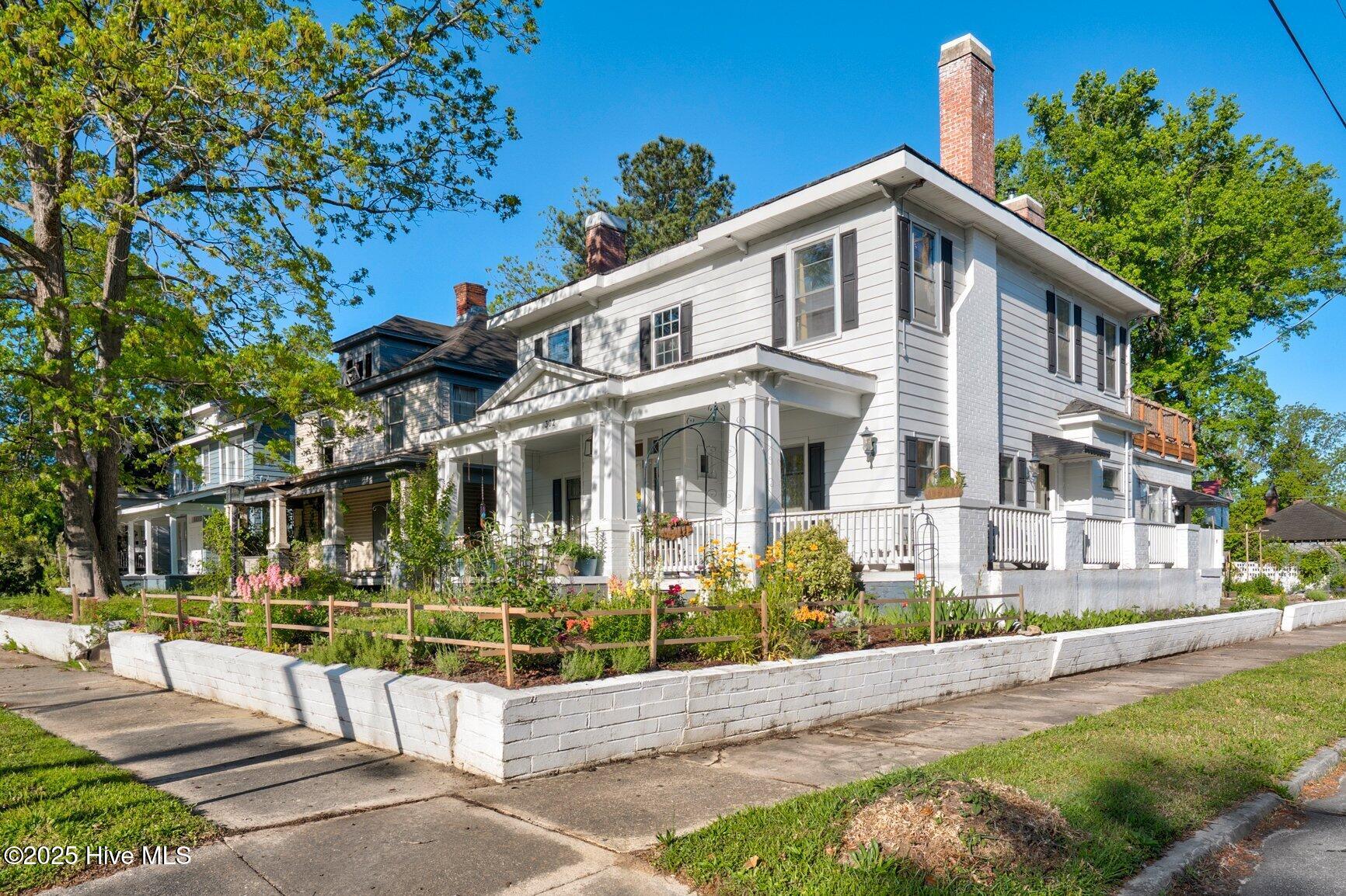 302 Villa Street