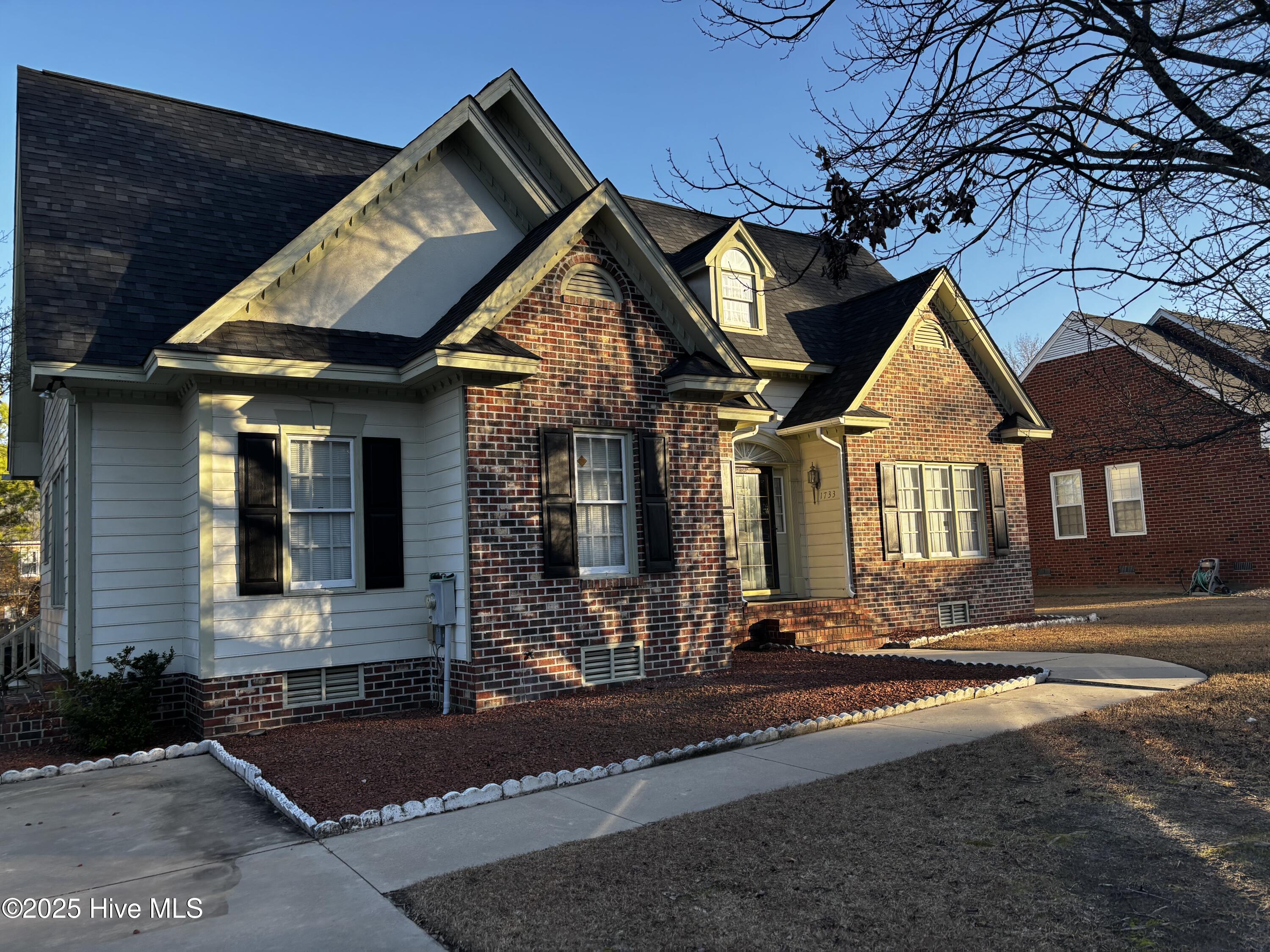 1733 Sparrow Hawk Lane