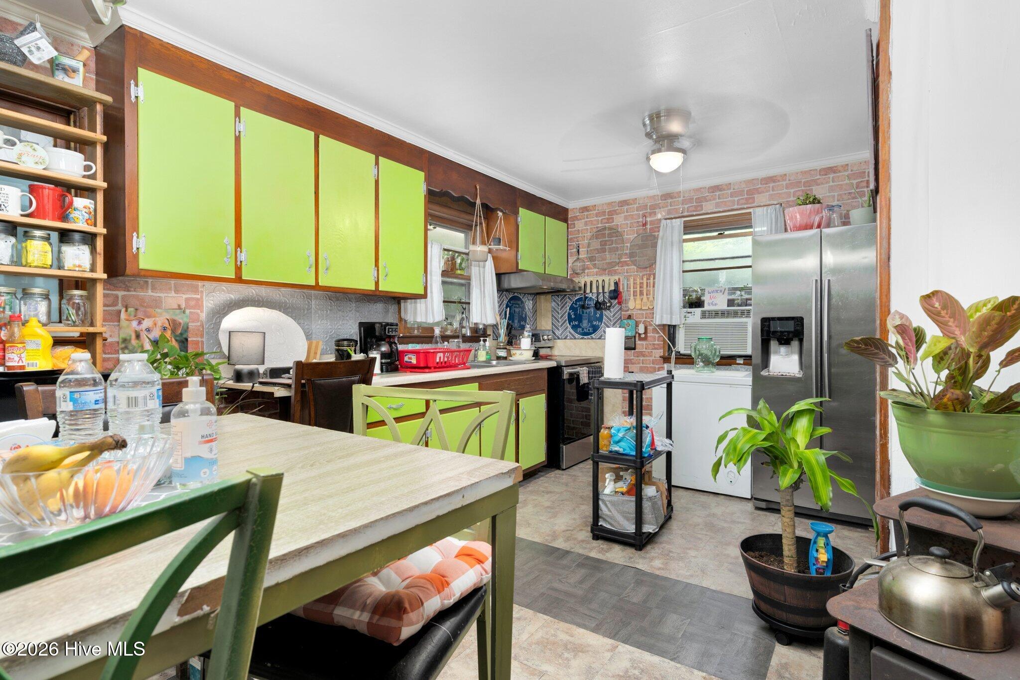 209 SE Railroad Street