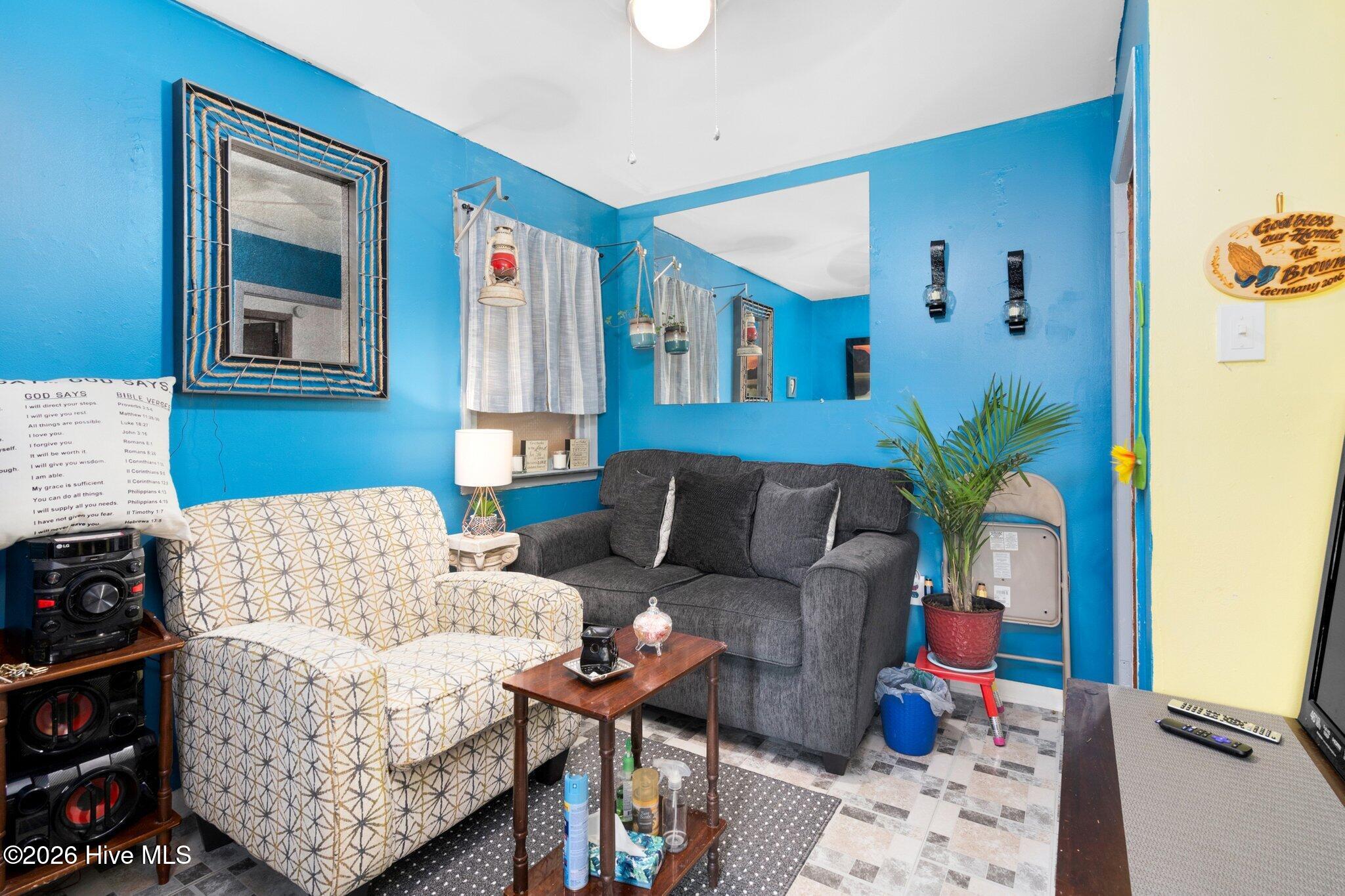 209 SE Railroad Street