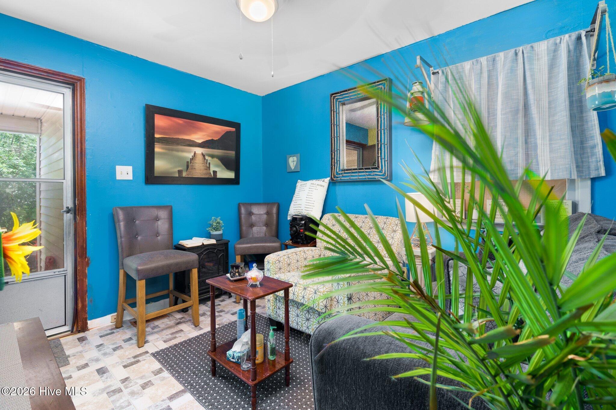 209 SE Railroad Street