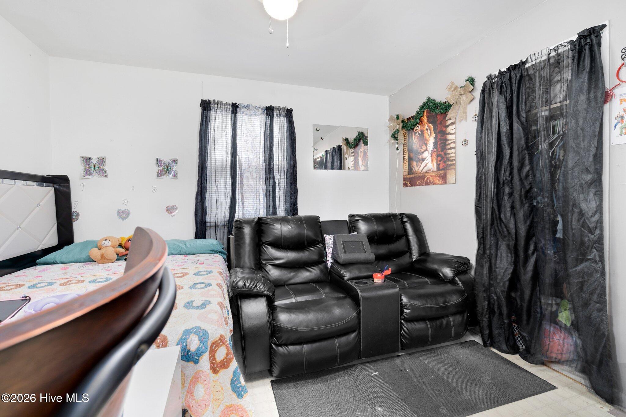 209 SE Railroad Street