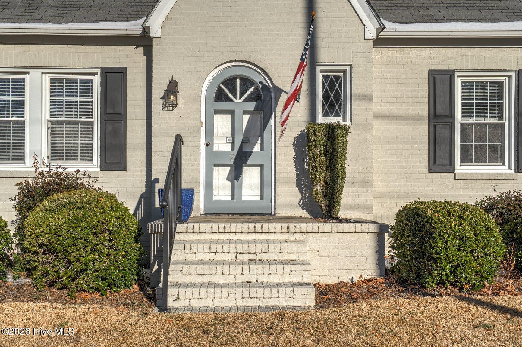 208 Clyde Avenue NW