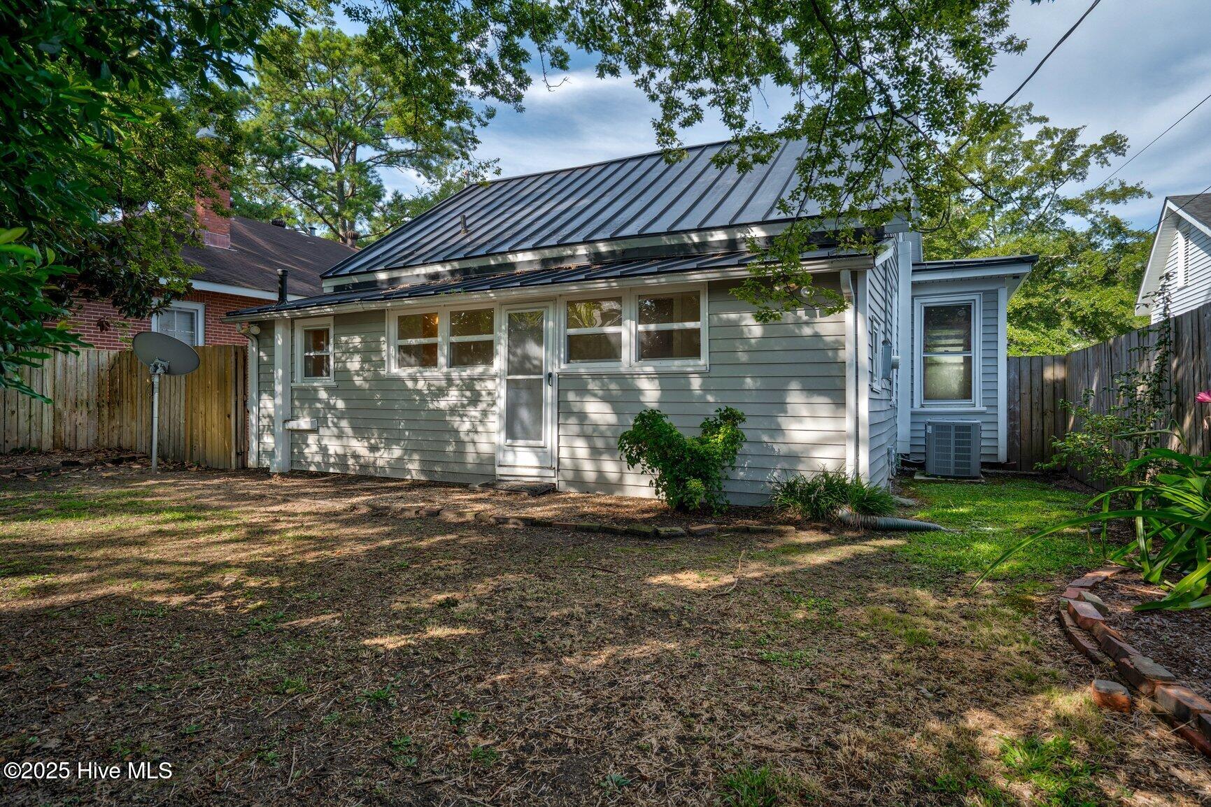 605 Saint David Street