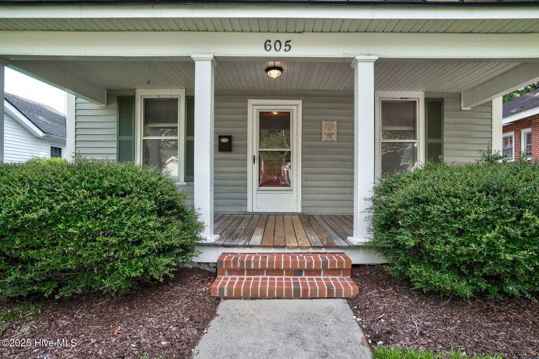 605 Saint David Street