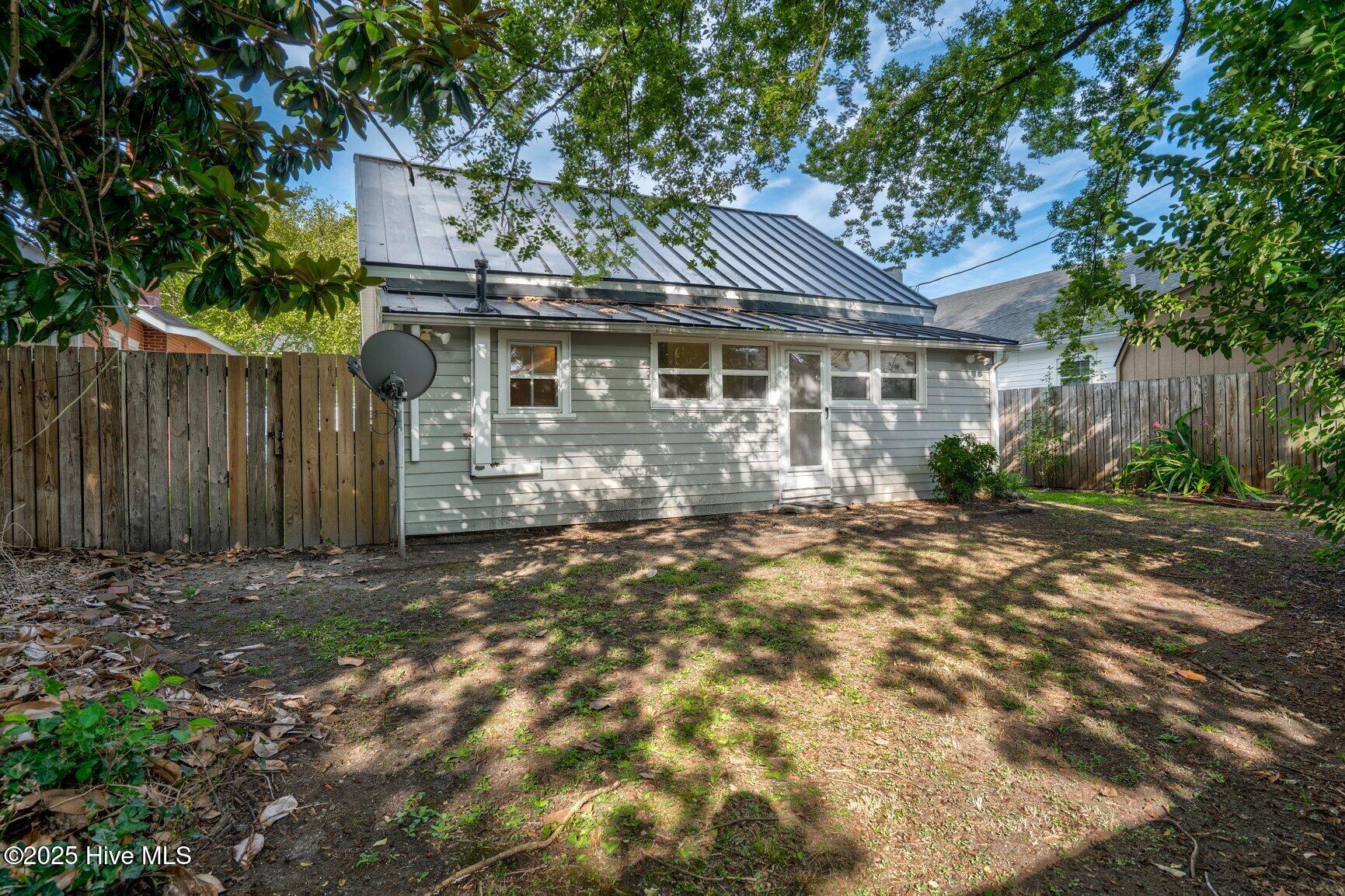 605 Saint David Street