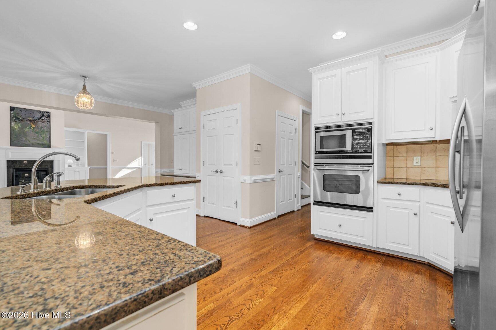 642 Chimney Hill Way