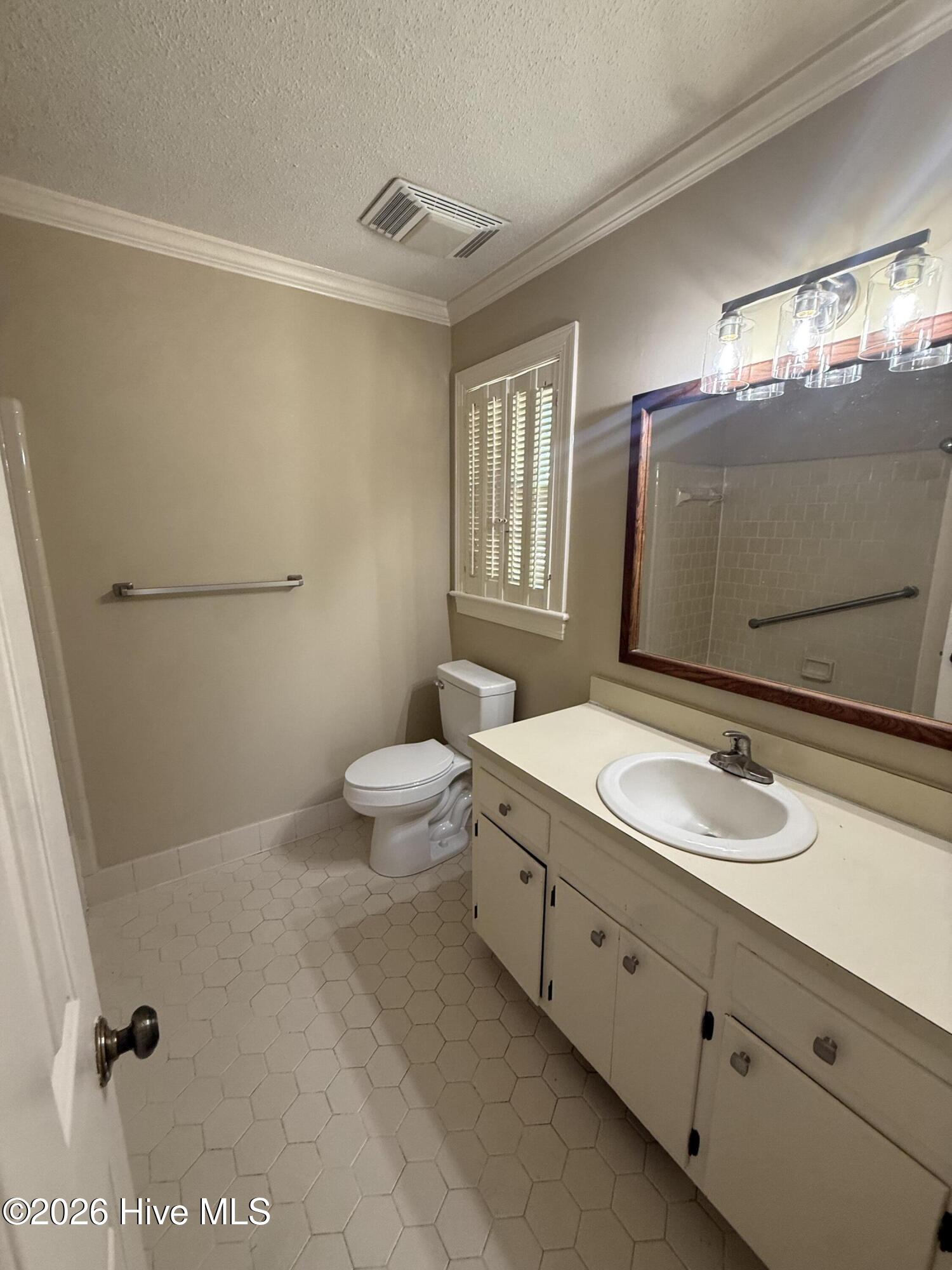 1601 Benvenue Forest Road