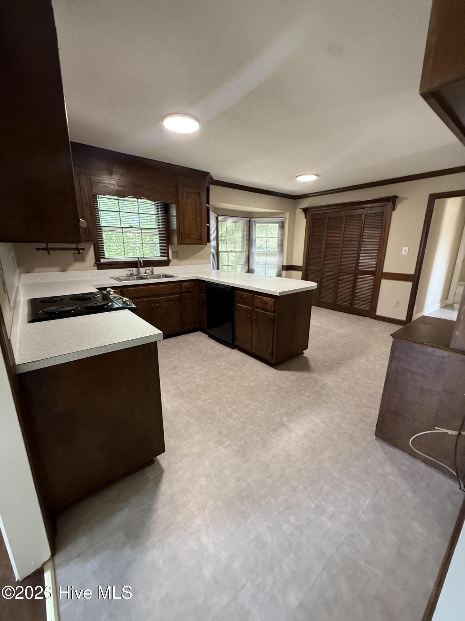 1601 Benvenue Forest Road