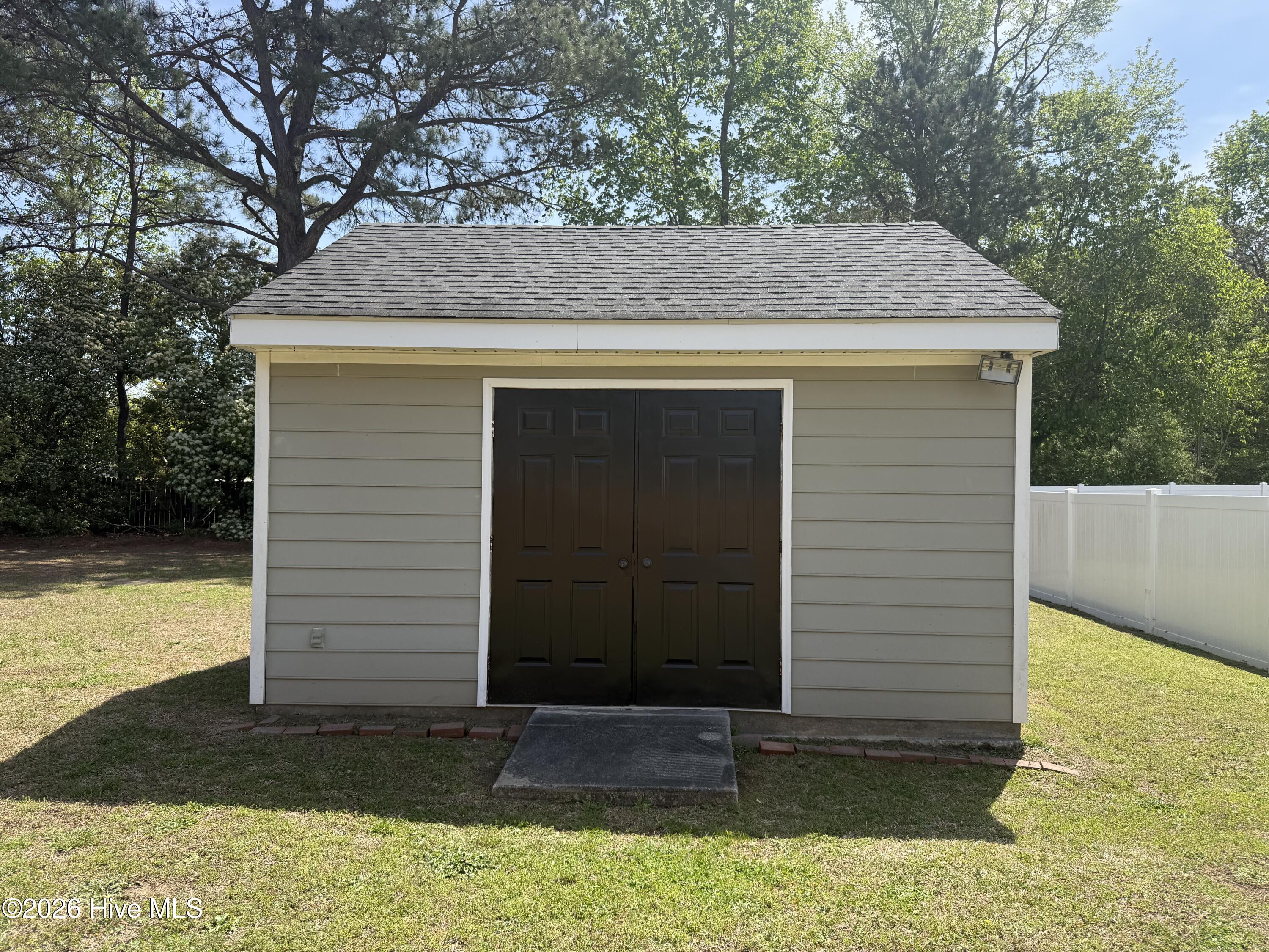 1601 Benvenue Forest Road